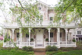 brick home with italianate architecture style