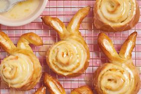 cinnamon rolls in bunny shape