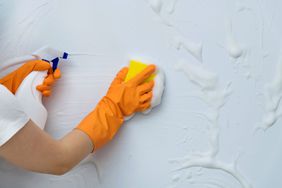 removing wallpaper glue on wall with sponge