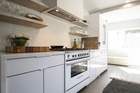 white appliances and kitchen