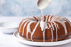 powdered sugar icing drizzling on bundt cake